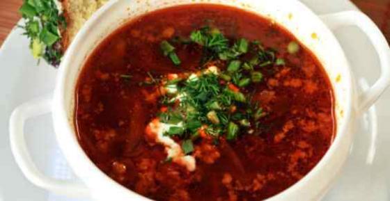 Il borsch: non un piatto per vampiri, ma per gli amanti delle barbabietole