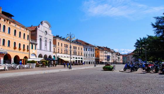piazza-martiri-belluno-panoramica