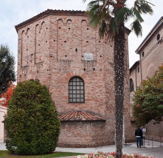Battistero Neoniano, arch with mosaics