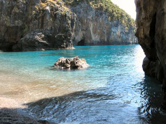 Le cristalline acque della Spiaggia Canalgrande